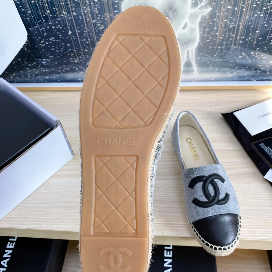 👟👟Ex-factory price 440👟👟 24s new color Chanel ✈️2023s spring and summer new fisherman shoes 😍😍Taikoo Hui purchased three pairs of original development 🐂🐂with purchasing white double-layer outer packaging 🤩Original one-to-one shipment ❗️❗️Code number: 34-42 (34 41 42 customized)